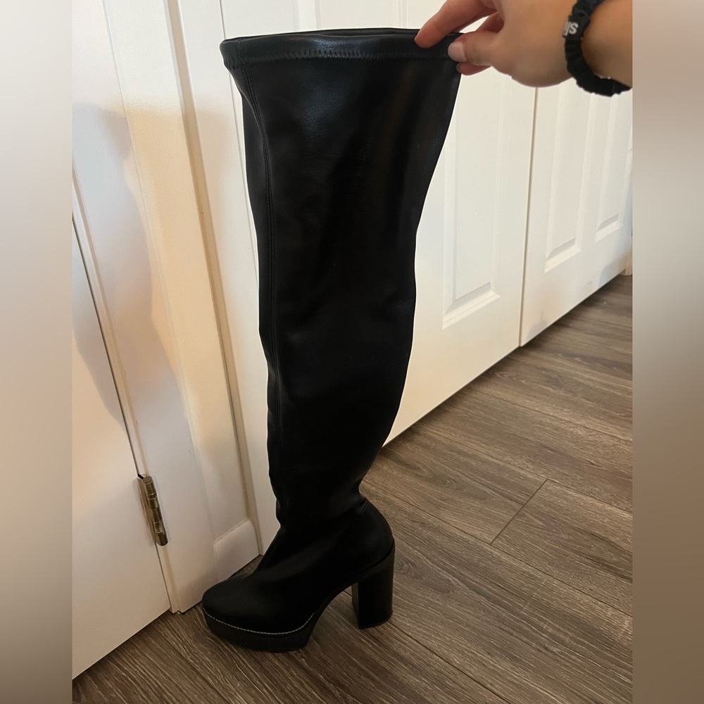 WORN ONCE STUNNING FREE PEOPLE BLACK LEATHER OVER THE KNEE BOOT SIZE 37